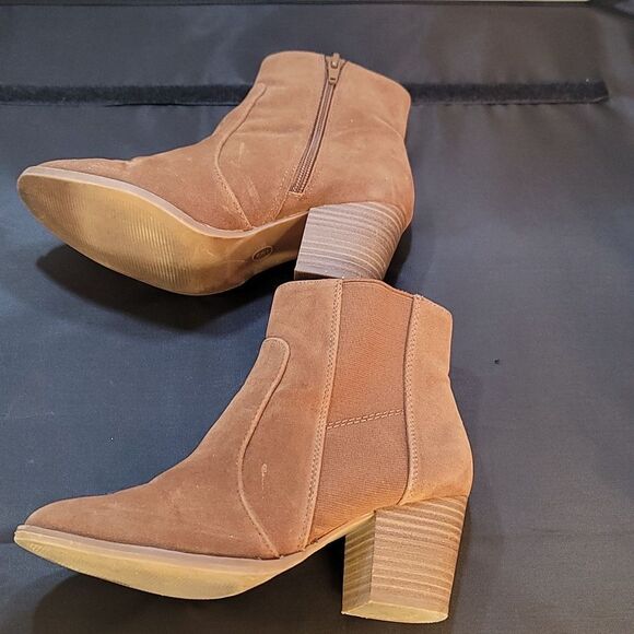 UNIVERSAL THREAD STACKED BLOCK HEEL ALMOND TOE BOOTIES - Picture 9 of 16